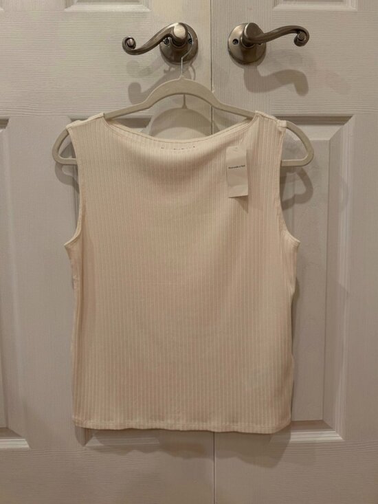 Abercrombie & Fitch Tops - Abercrombie & Fitch Sleeveless top NWT